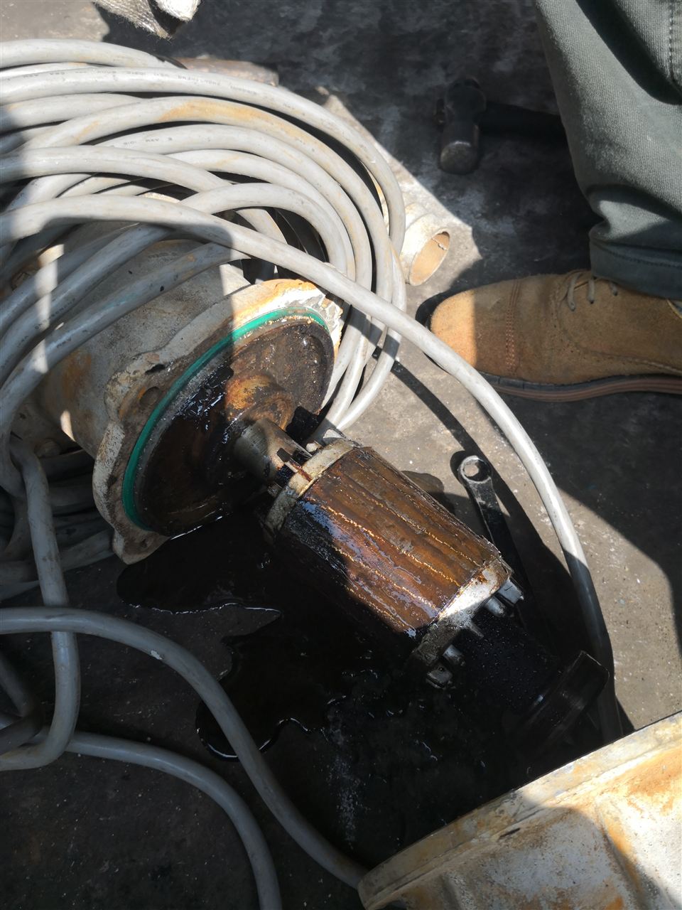 怎樣避免潛水泵電機(jī)燒毀